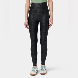 [hue] layering weightless high rise leggings faux leather camo print black XL